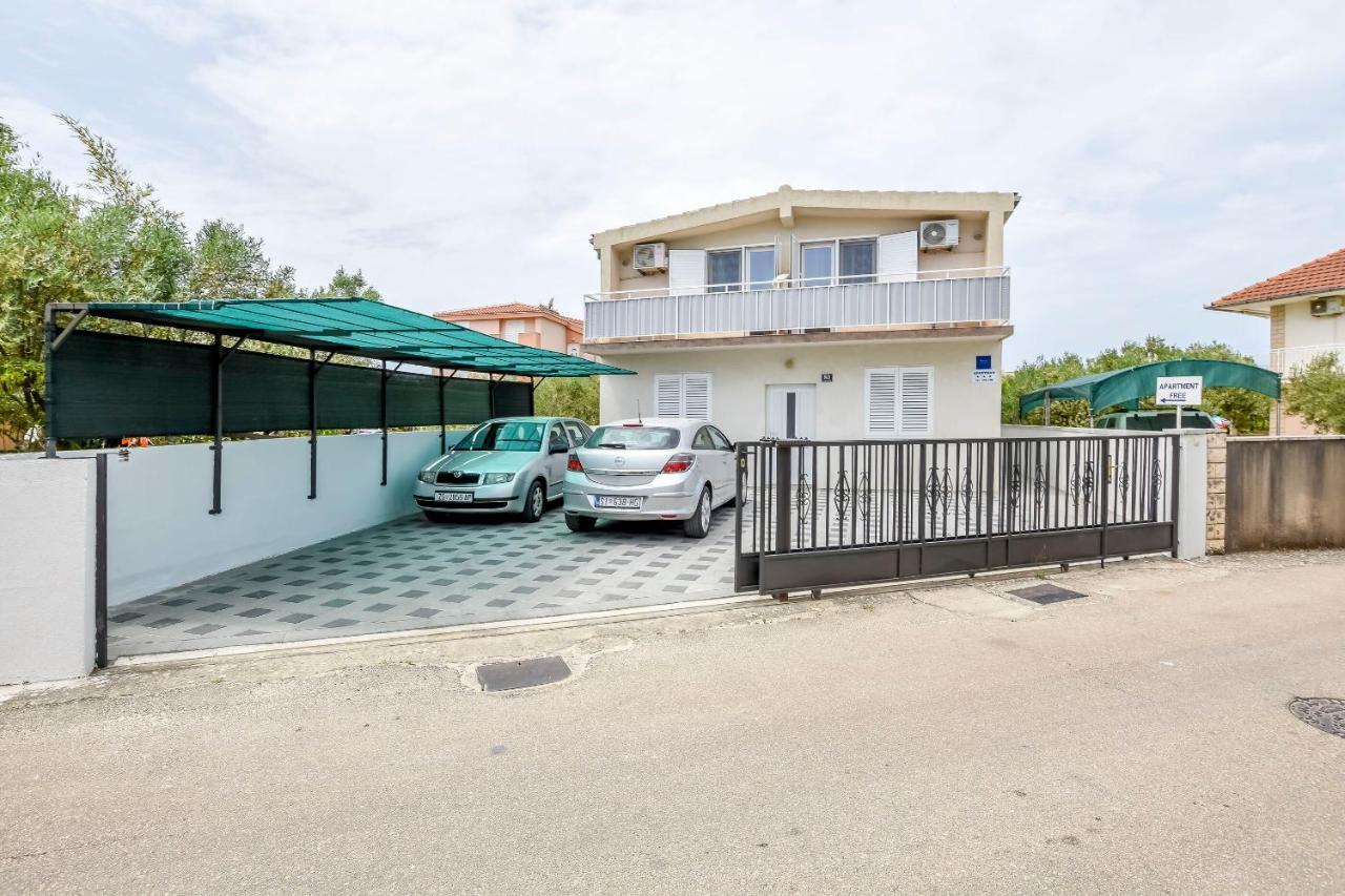 Apartment Kucinic โรกอซนิซา ภายนอก รูปภาพ